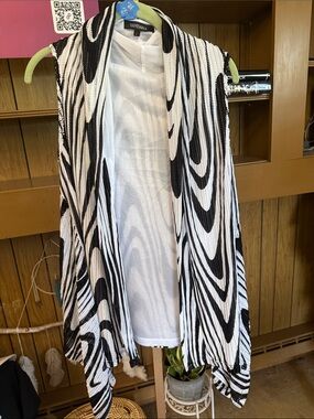 Vandana Lightweight White Linen-Blend Top
